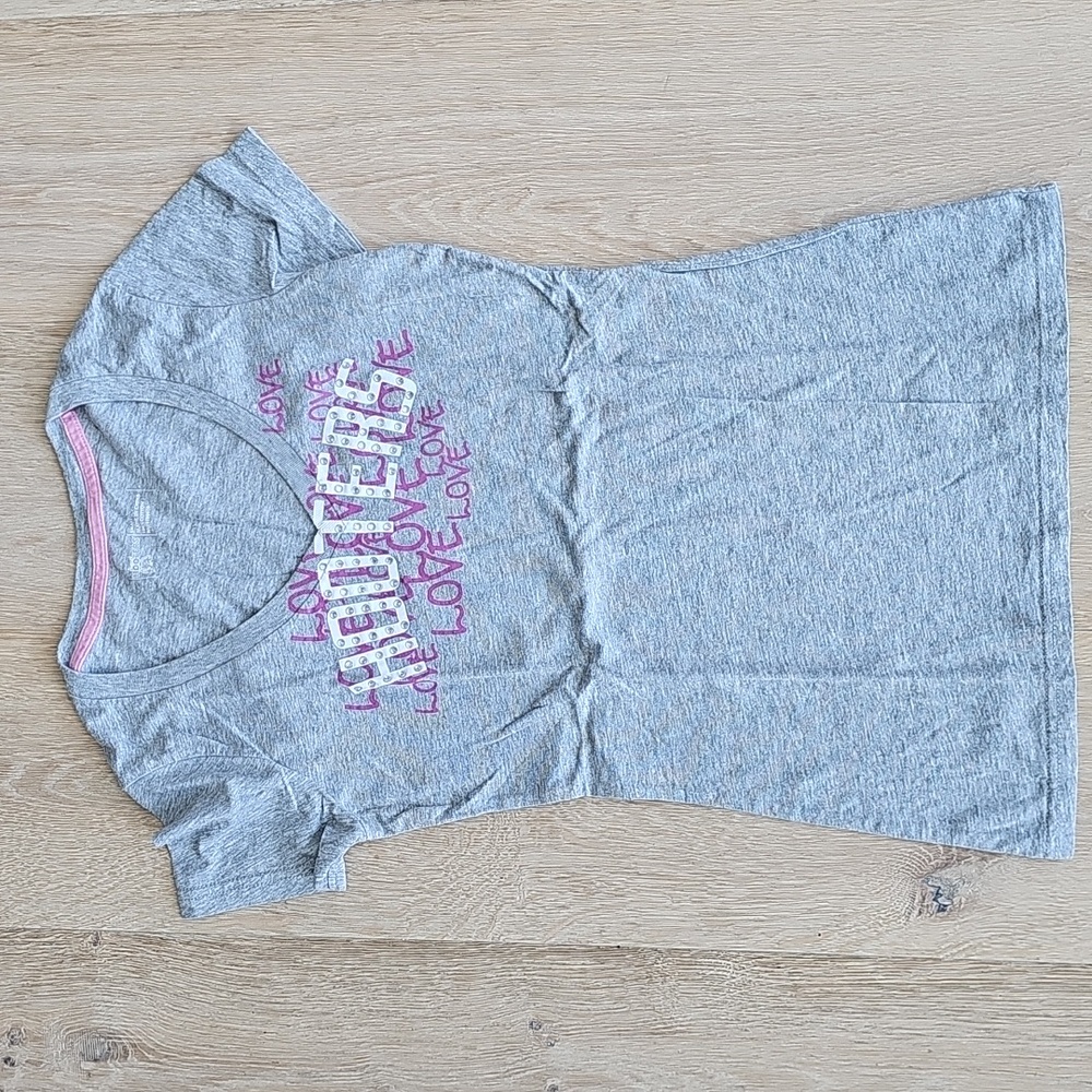 NWOT Hooters Love Short Sleeve T-shirt